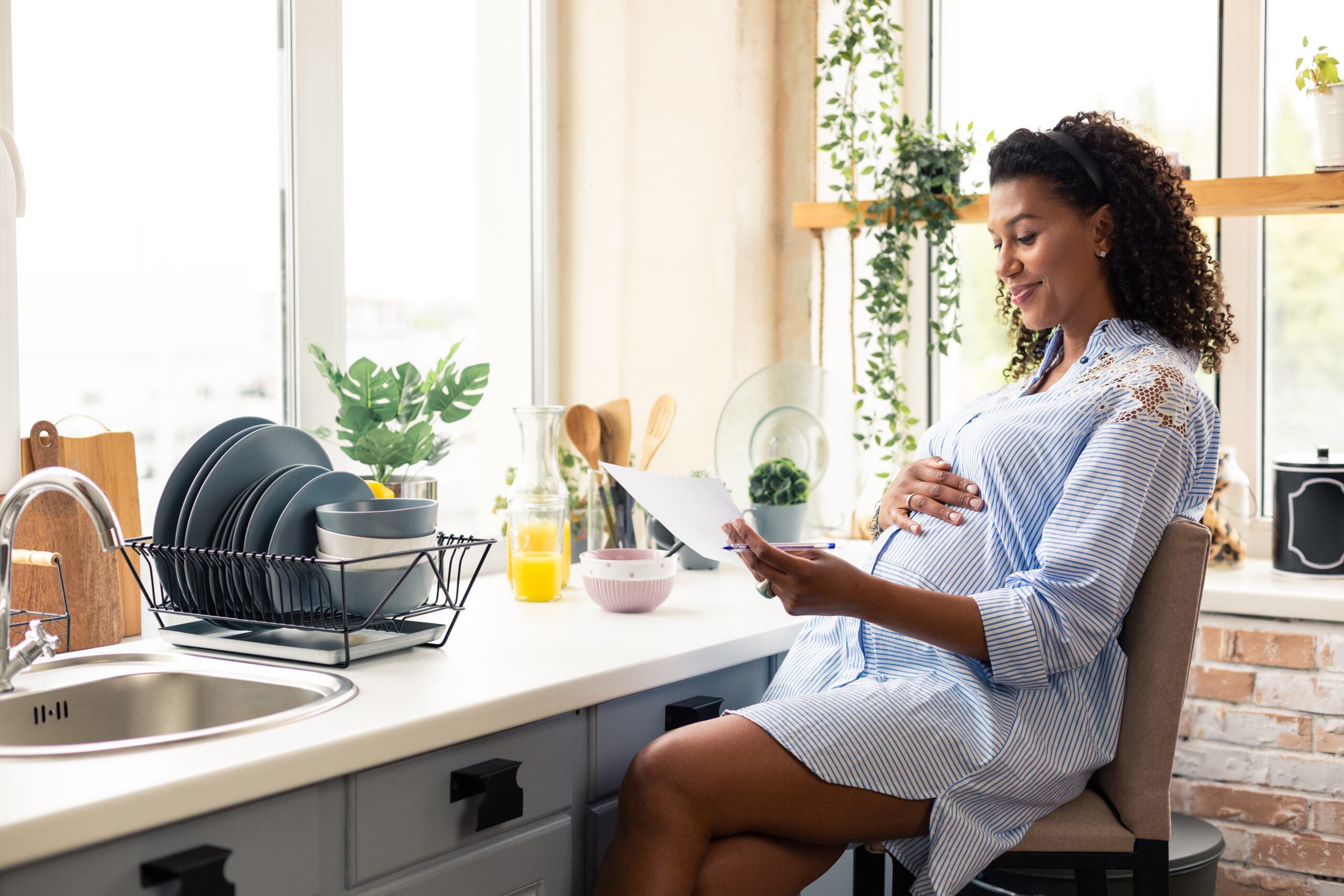 pregnant woman reading tips on phone